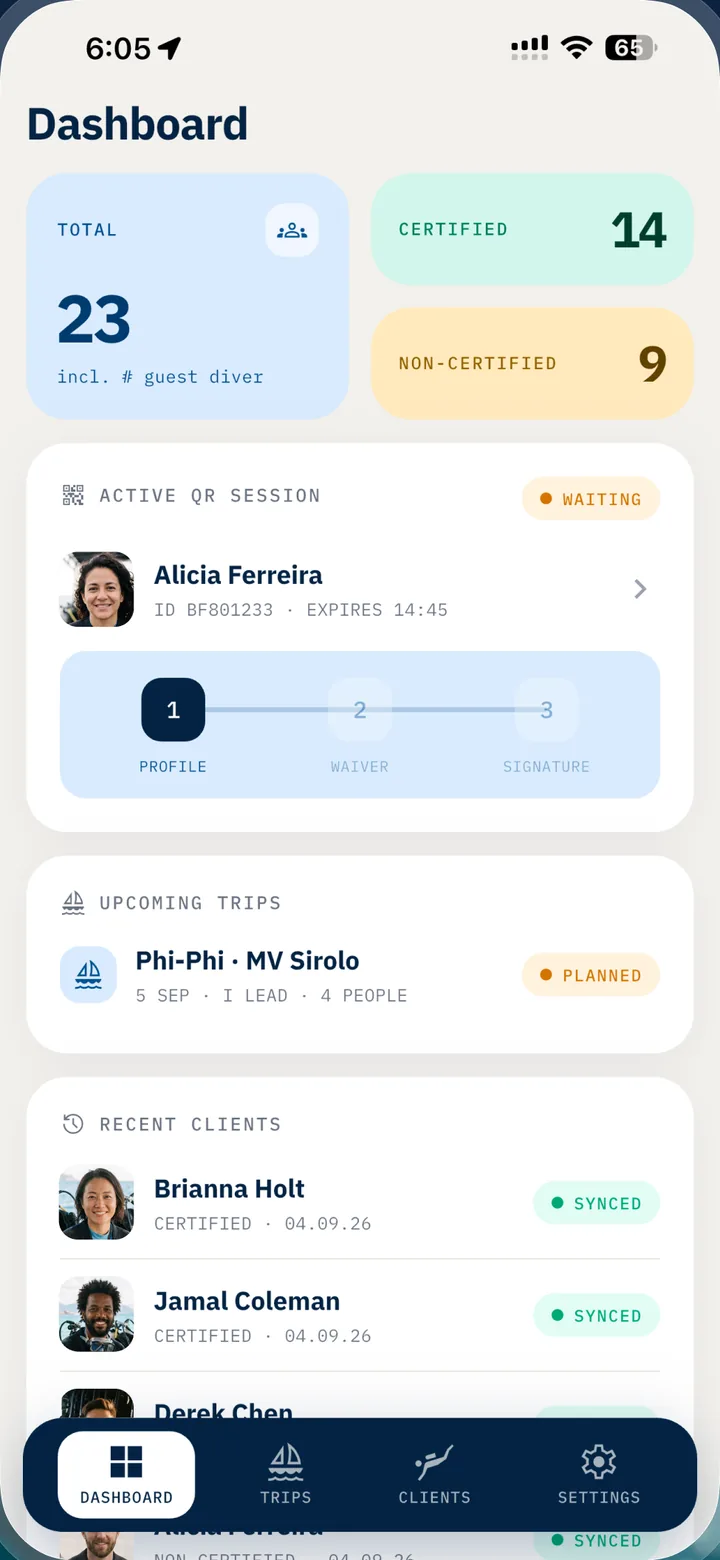 DiveWaiver dashboard: clients, an active QR session, the next trip
